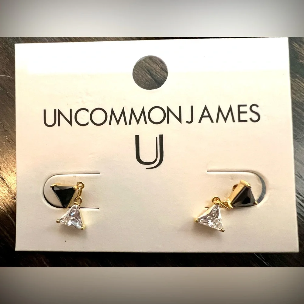 Uncommon James Gold Necklace with Triangle Pendant & Earrings - Picture 2 of 4